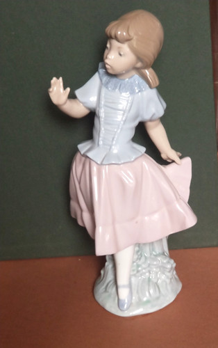 Nao lladro figurine girl - by,