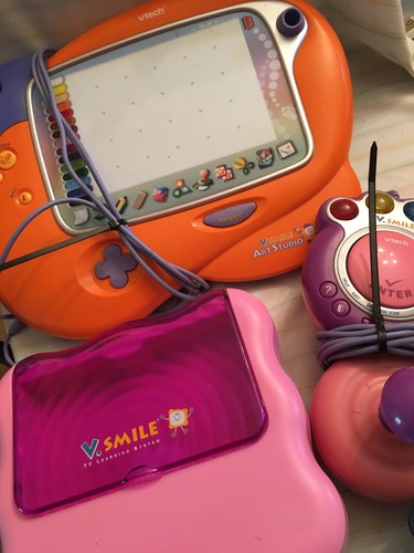 Tech smile v art - /,