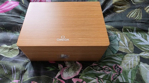 Omega wooden watch - wooden,