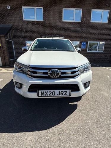 2020 toyota hilux invicible - toyota,