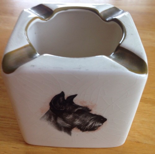Wade ashtray cube shape with - shape, a