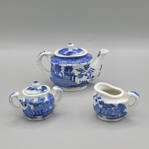 Miniature blue willow pattern - willow,