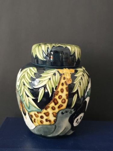 Rare moorcroft collectors club - rare,