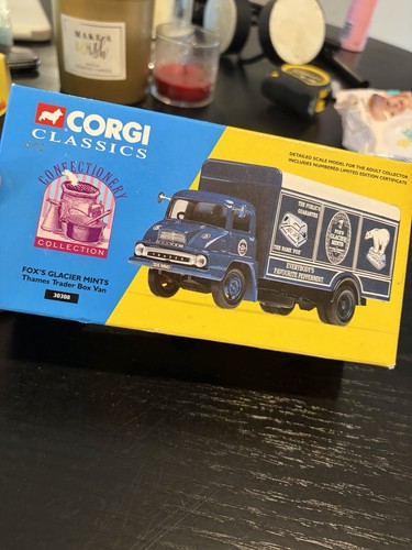 Corgi classics 30308 fox - corgi,