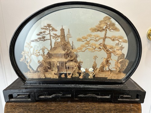 Showcase diorama hand - diorama, hand-carved