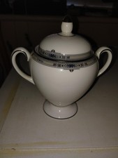 Wedgwood Amherst - Lidded
