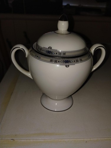Wedgwood amherst lidded - wedgwood,