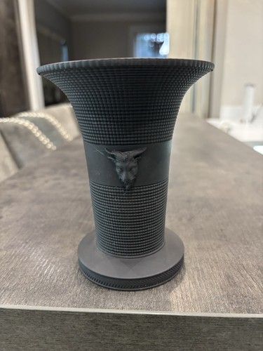 Wedgwood black basalt vase - basalt,