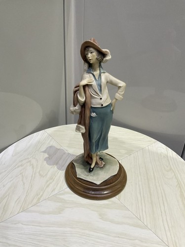 Vtg stylish lady figurine - vtg,