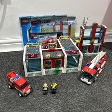 Lego 7208 Fire Station, 2 fire engines & all 4 instruction booklets, complete 