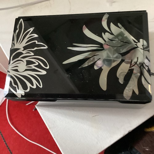 Small black part - small,
