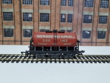 Dapol OO Gauge 6 Wheel Milk