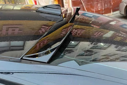 Rear roof spoiler wing style - rear, v