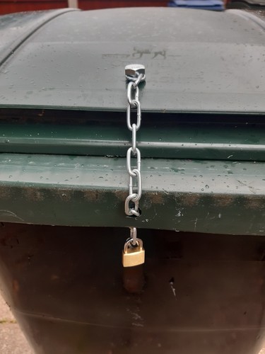 Wheelie bin lid chain lock - wheelie,