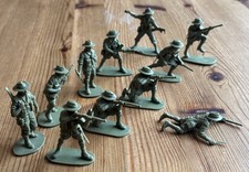 11 Vintage Airfix Gurkhas toy soldiers 1/32 