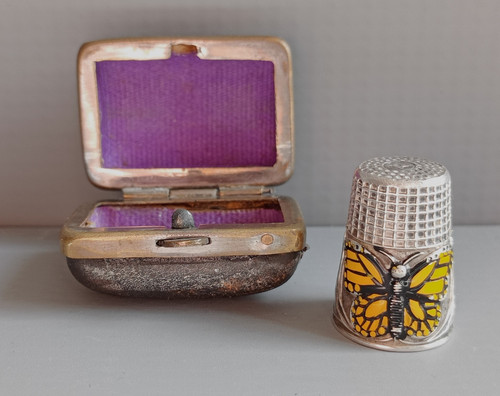 Vintage thimble case mini - thimble,