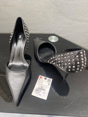Zara black pointed toe cut - pointed, out