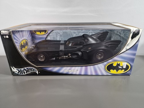 Hot wheels batmobile 18 - hot,