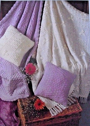 Textured bobble leaf - &,