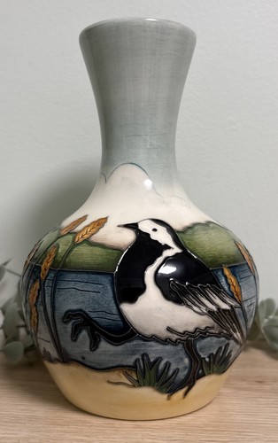 Moorcroft lapwing vase vicky - moorcroft,