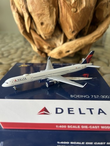 Delta b757 300 400 - b757-300, scale