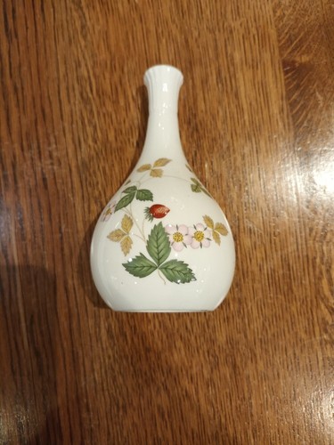 Wedgwood wild strawberry - wild, china