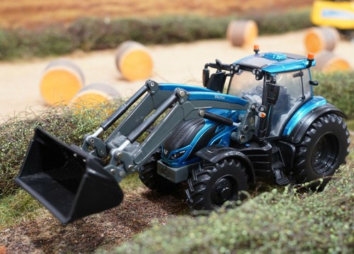 Britains valtra t234 - t234, with