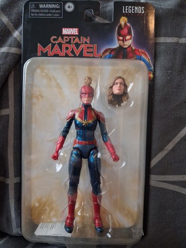 Marvel legends captain - marvel,