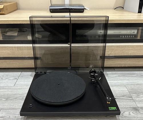 Rega planer turntable - planer, record