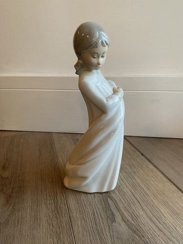 Lladro nao girl with her - lladro,