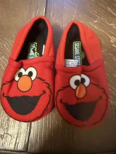 Elmo kids house - house, slippers