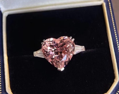 18ct white gold - white, natural