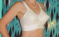 Vintage White Exquisite Form Bullet Bra 42 D circle stitch sweater girl pinup