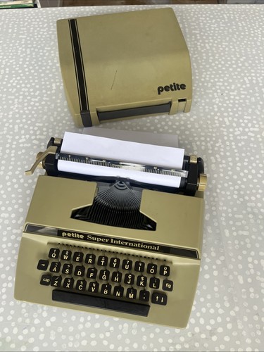 Petite super international - super,