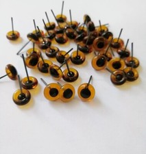 Brown glass pin  eyes, 5