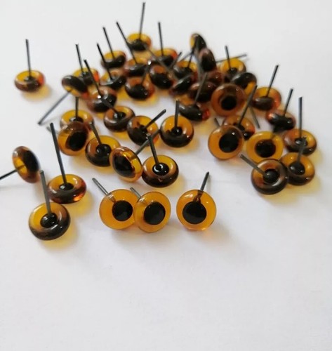 Brown glass pin - ,