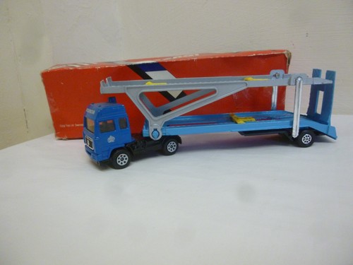 Corgi diecast volvo car - corgi,