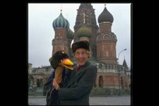 Rod Hull with his puppet Emu in front of Saint Basil's Cathedra- TV Old Photo
