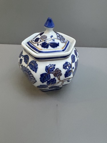 Vintage blue white - &, hexagonal