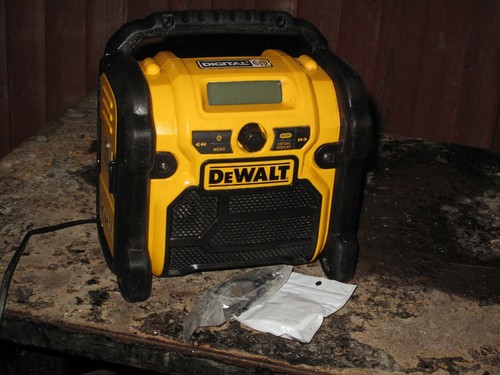 Dewalt dcr020 240v - 240v, compact