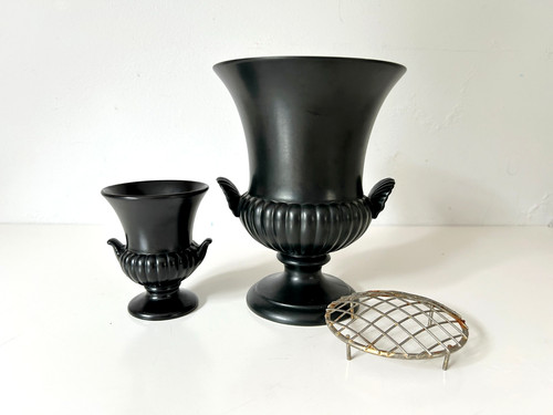 Wedgwood black basalt campana - basalt,
