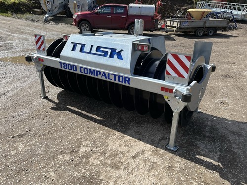 Tusk silage compactor tractor - compactor.,
