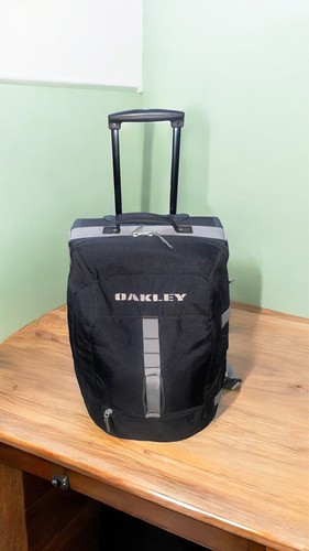 Oakley black rolling - rolling, on