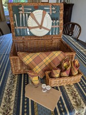 Vintage Style Luxury Optima Wicker Picnic Hamper for 4 People
