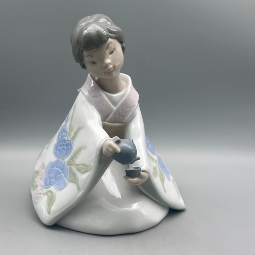 Nao lladro oriental tea - '"oriental,