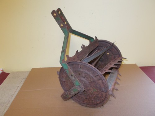 Vtg hand push garden - push,
