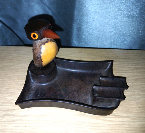 Vintage bakelite nut bird - bakelite,