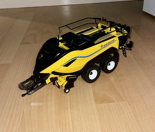 Marge models scale - marge,