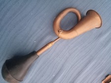 VERY RETRO/VINTAGE BRASS CAR HORN WITH  RUBBER BULB, GREAT FUN, AND LOUD.