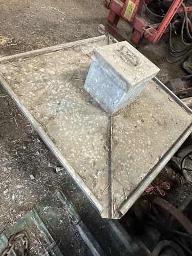 Galvanised lamb creep feeder - galvanised,